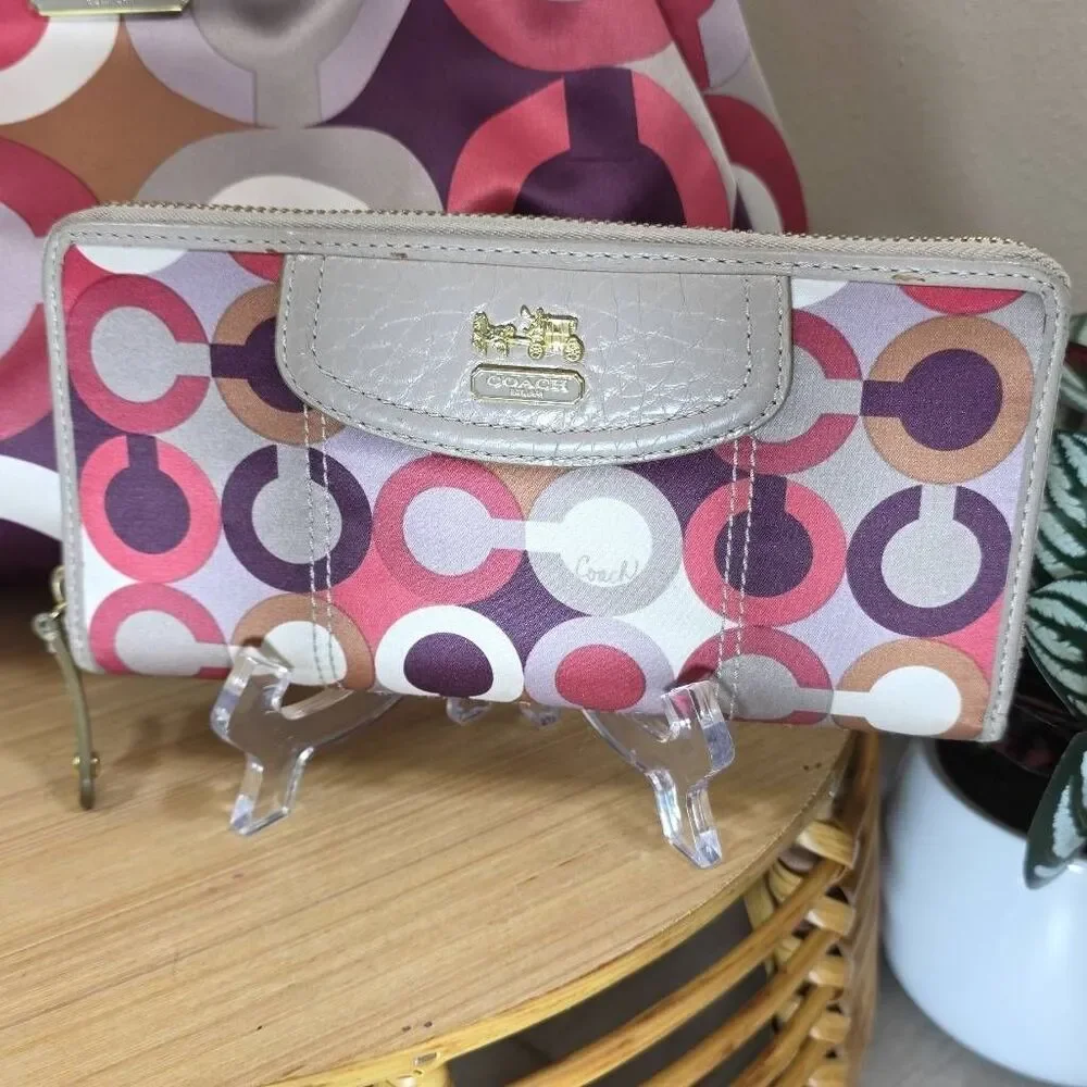 Coach Madison Op Art Maggie Shoulder Bag | Matching Wallet - Picture 2 of 16